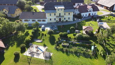 Rutarhof mit Garten und Spielplatz